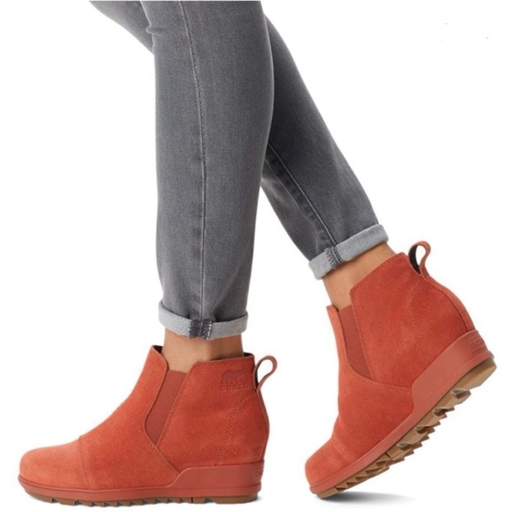 NWOT Sorel Evie Warp Red Wedge Ankle Bootie Waterproof Suede Rubber Sole Sz 8.5